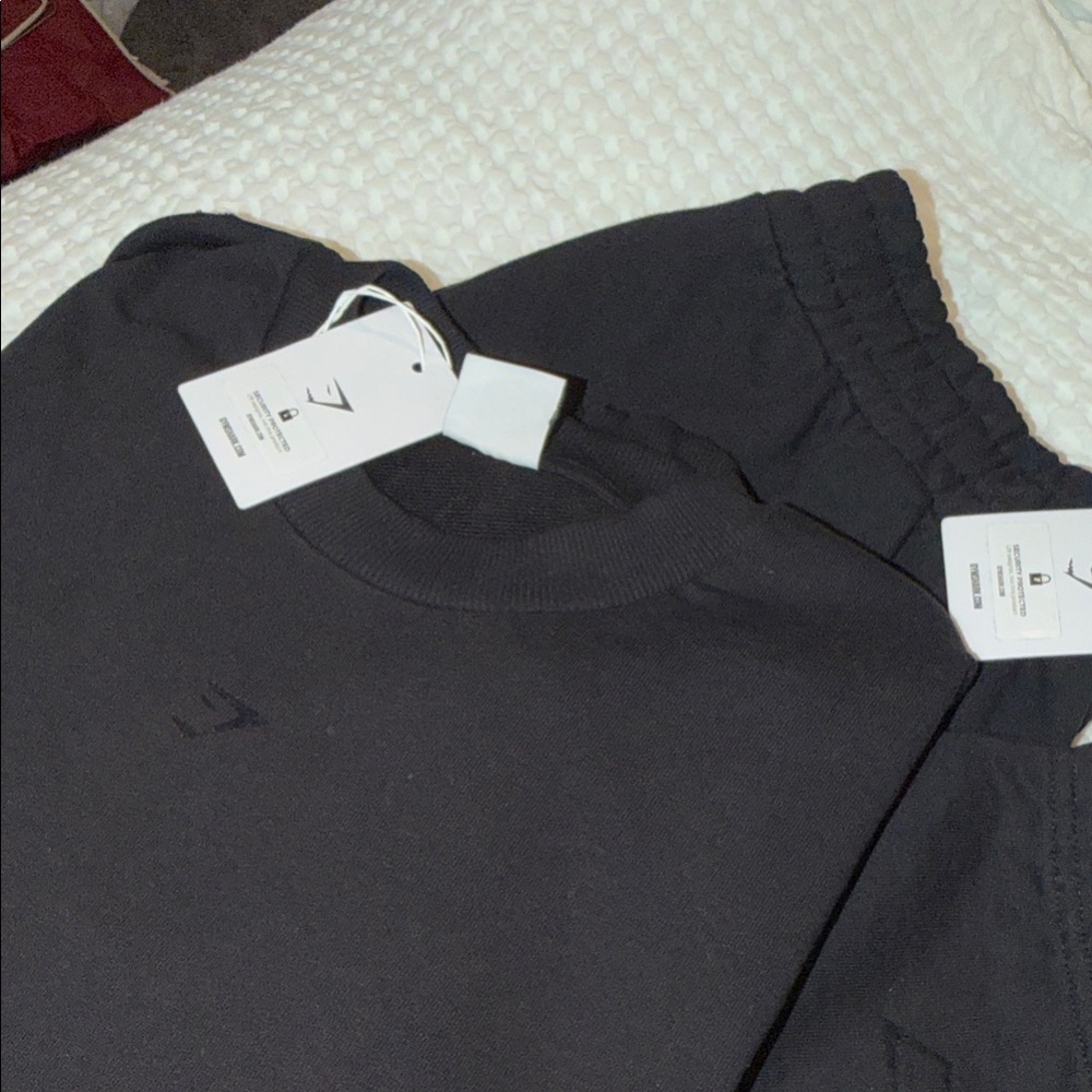 GymShark Black Graphic Sweatshirt 2xl & Jogger/Sweatpants xl